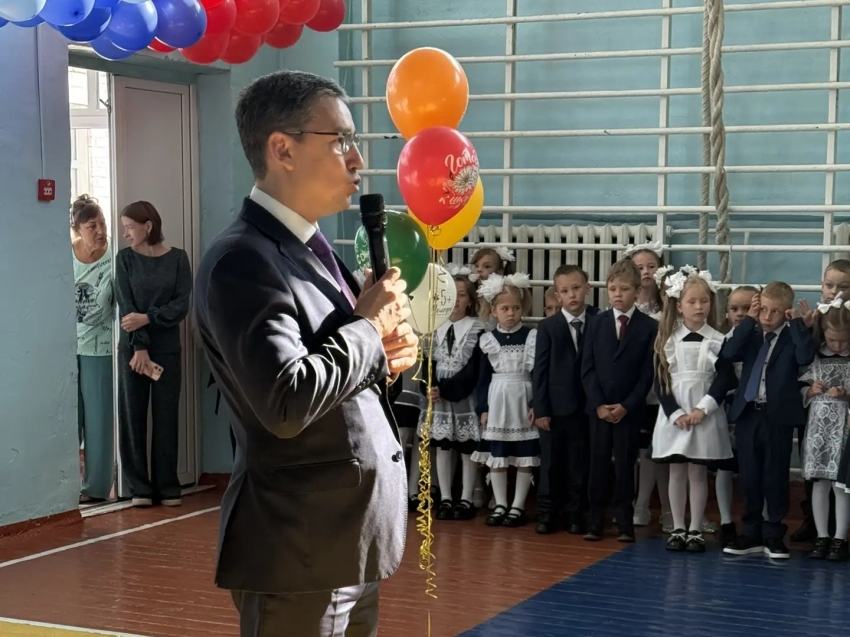 Каждый урок – вклад в будущее дело: замминистра экономики Забайкалья поздравил учащихся школы № 22 